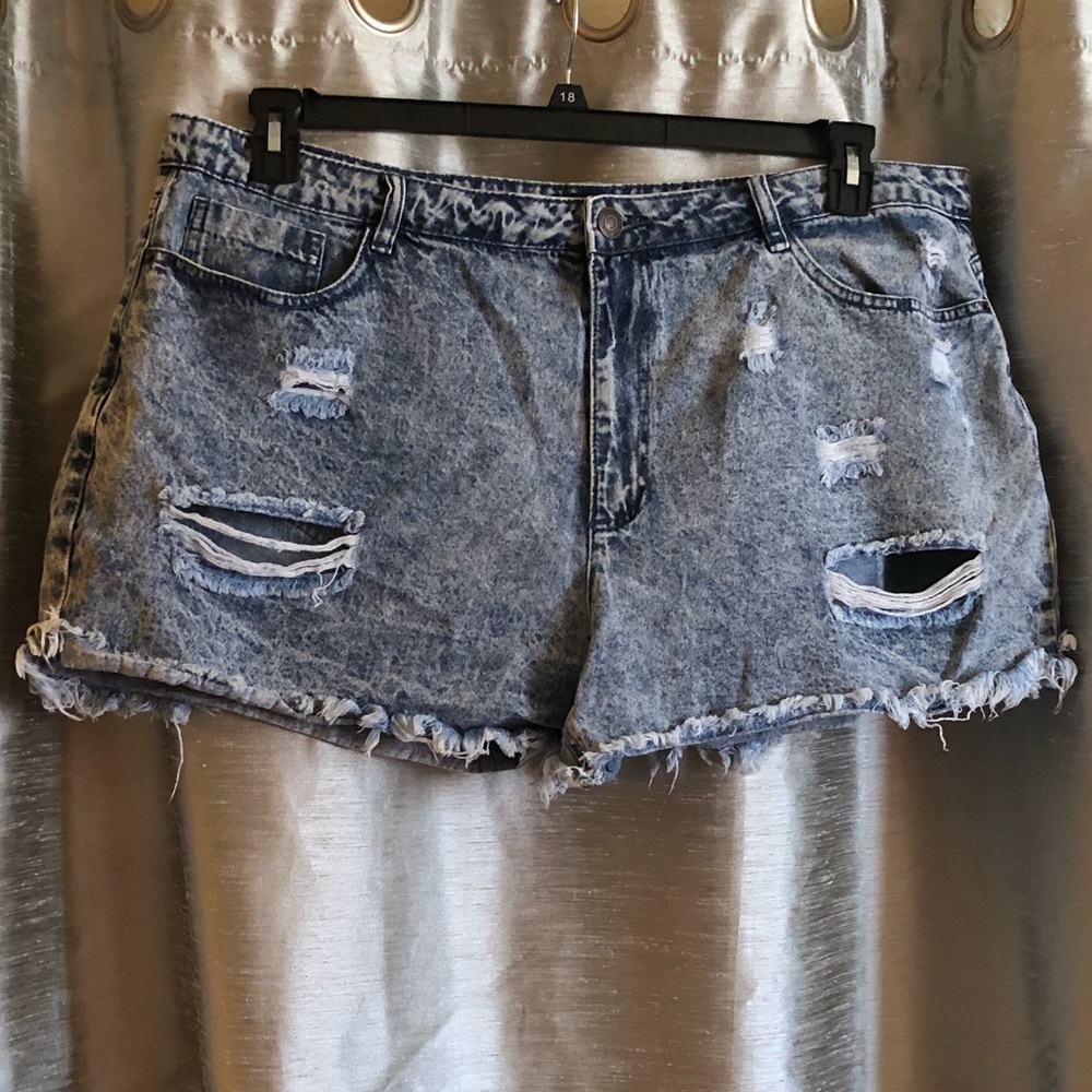 Plus size distressed shorts